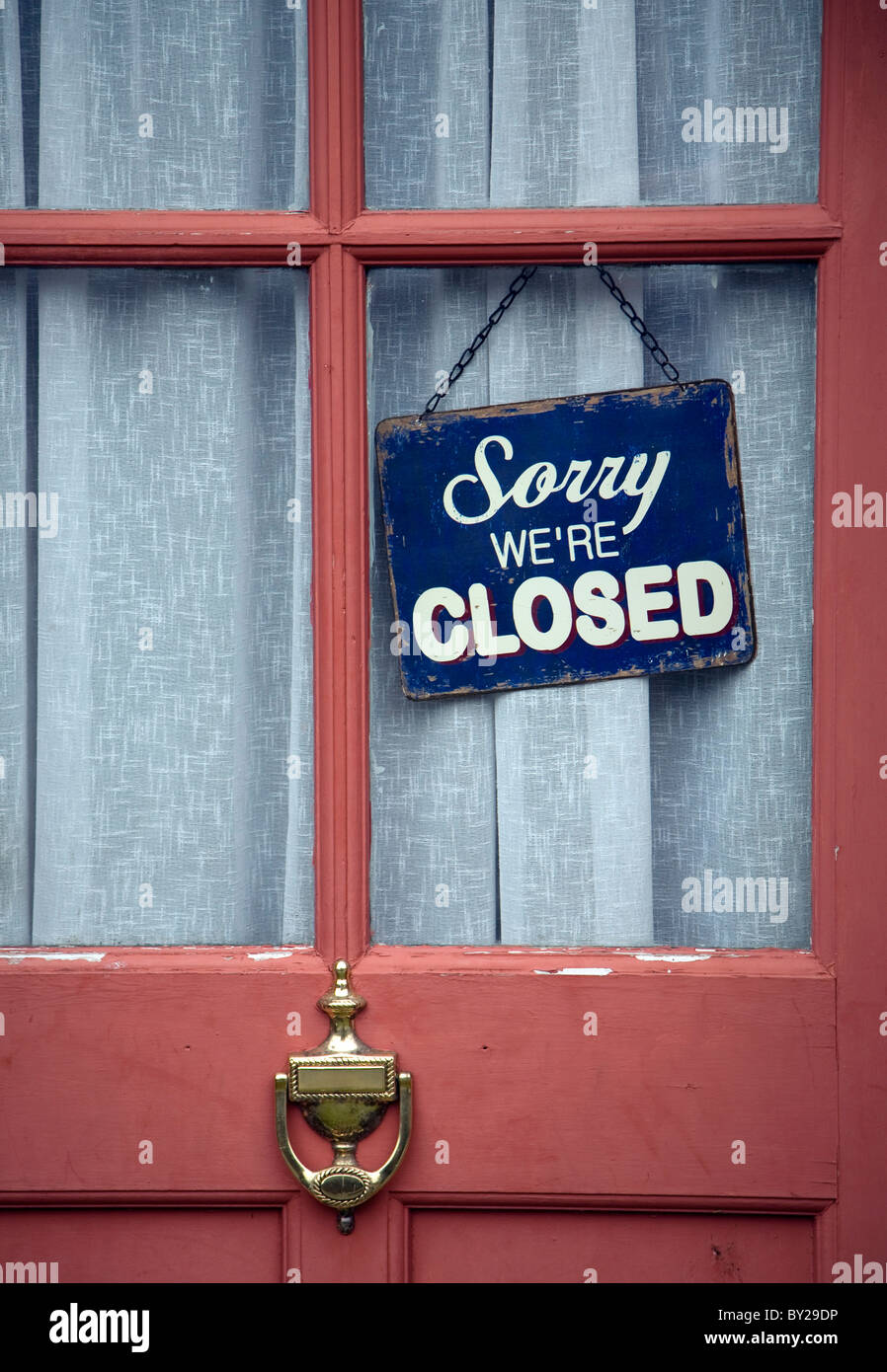 Closed shop sign hi-res stock photography and images - Alamy