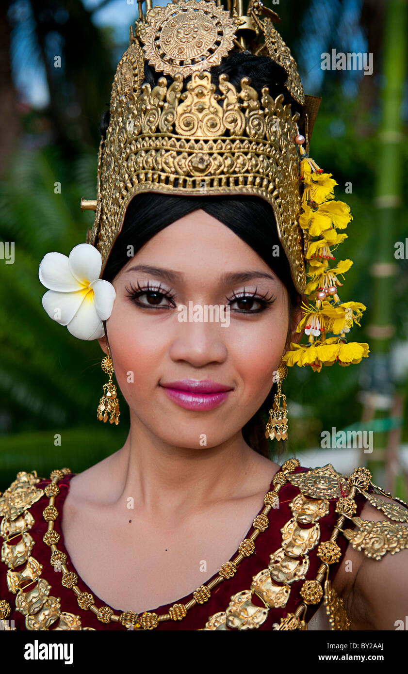 Dancer in native traditional gold ancient dance costume in Siem Reap