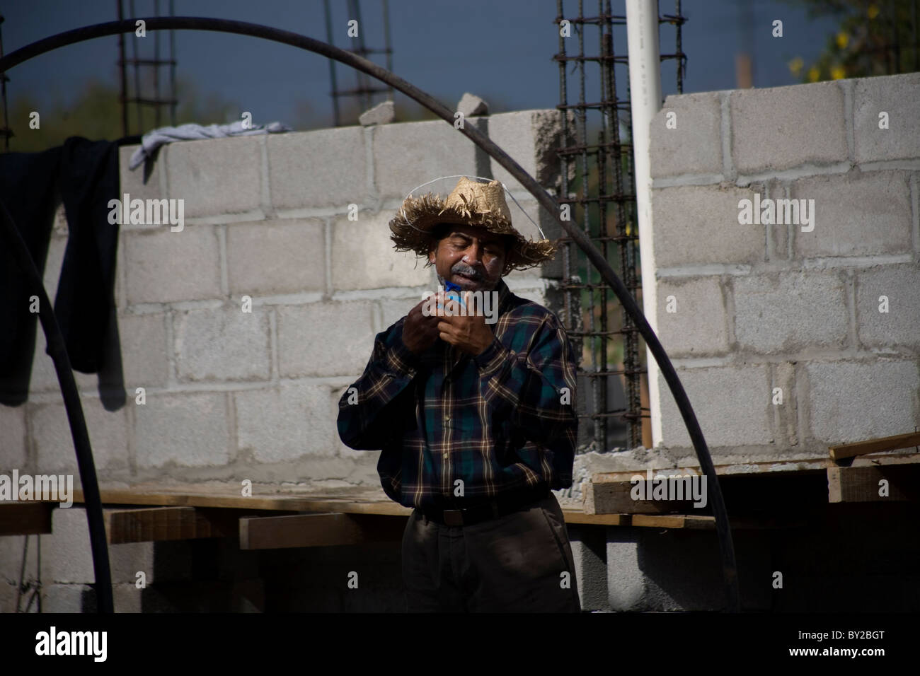 A Central American shaves in a shelter located along the railroad in Ixtepec, Oaxaca, Mexico. Stock Photo
