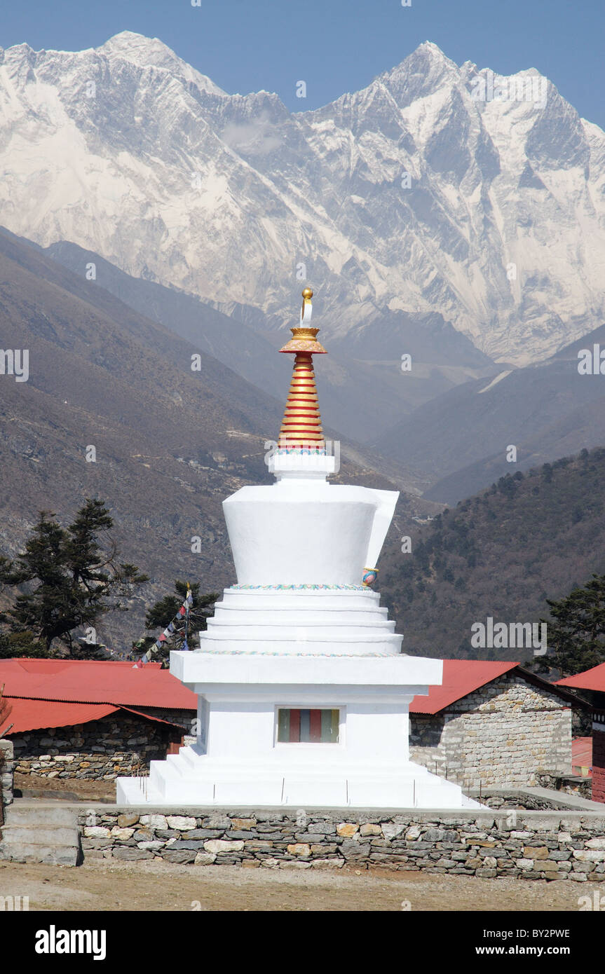 A stupa in Thyangboche, Nepal with mount Everest and Lhotse behind Stock Photo