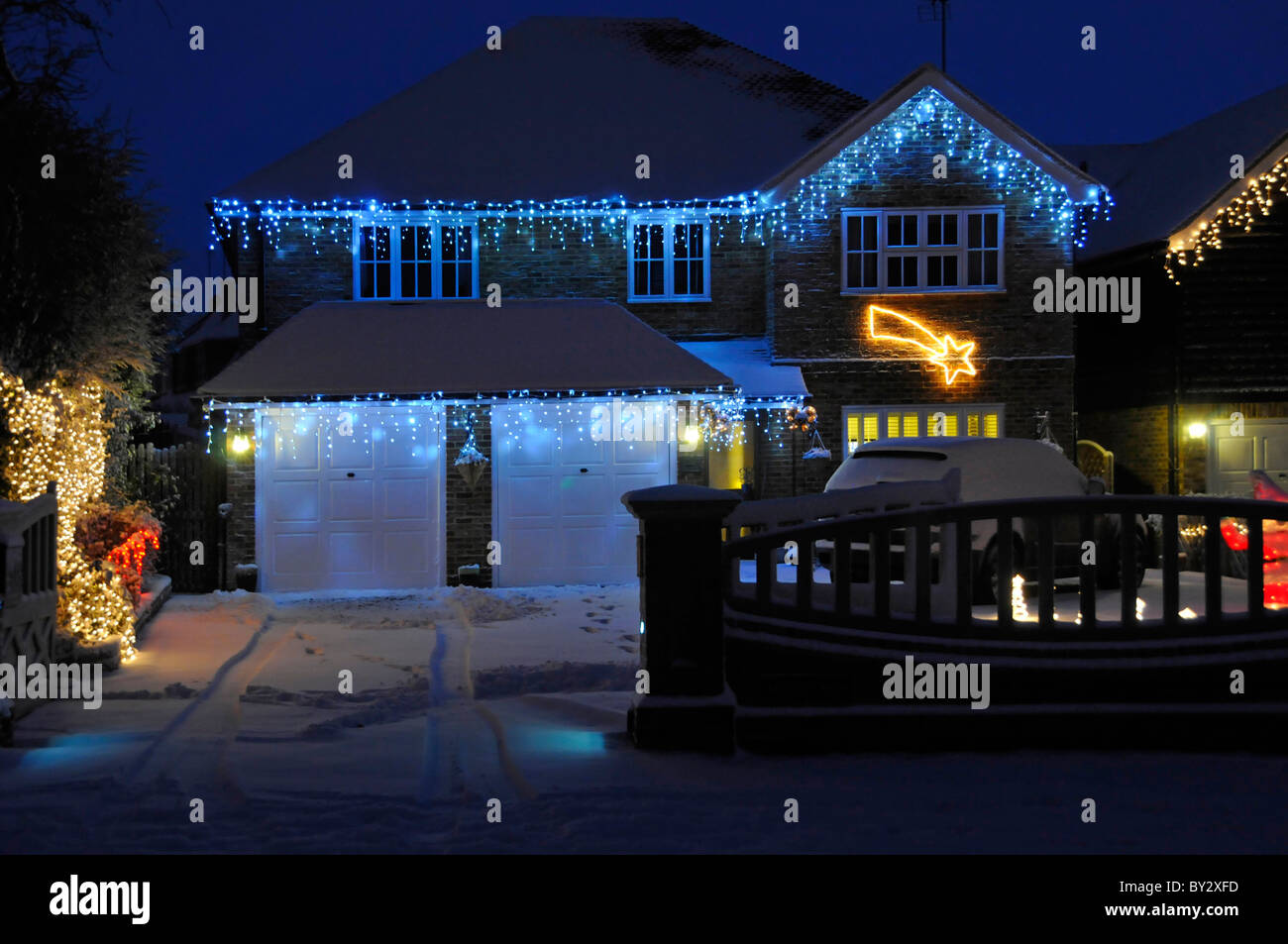 Snow house and garage driveway with Christmas lights Stock Photo Alamy