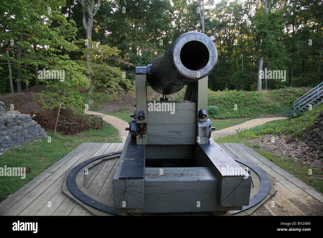 A large Confederate cannon looking east down the James River from Fort Darling, Drewry's Bluff, Richmond, VA. Stock Photo