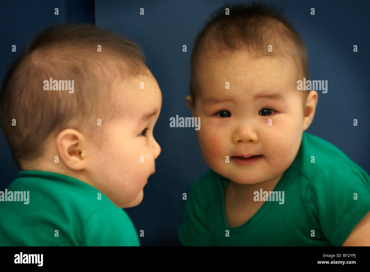 Page 10 Boy Looking In Mirror High Resolution Stock Photography And Images Alamy