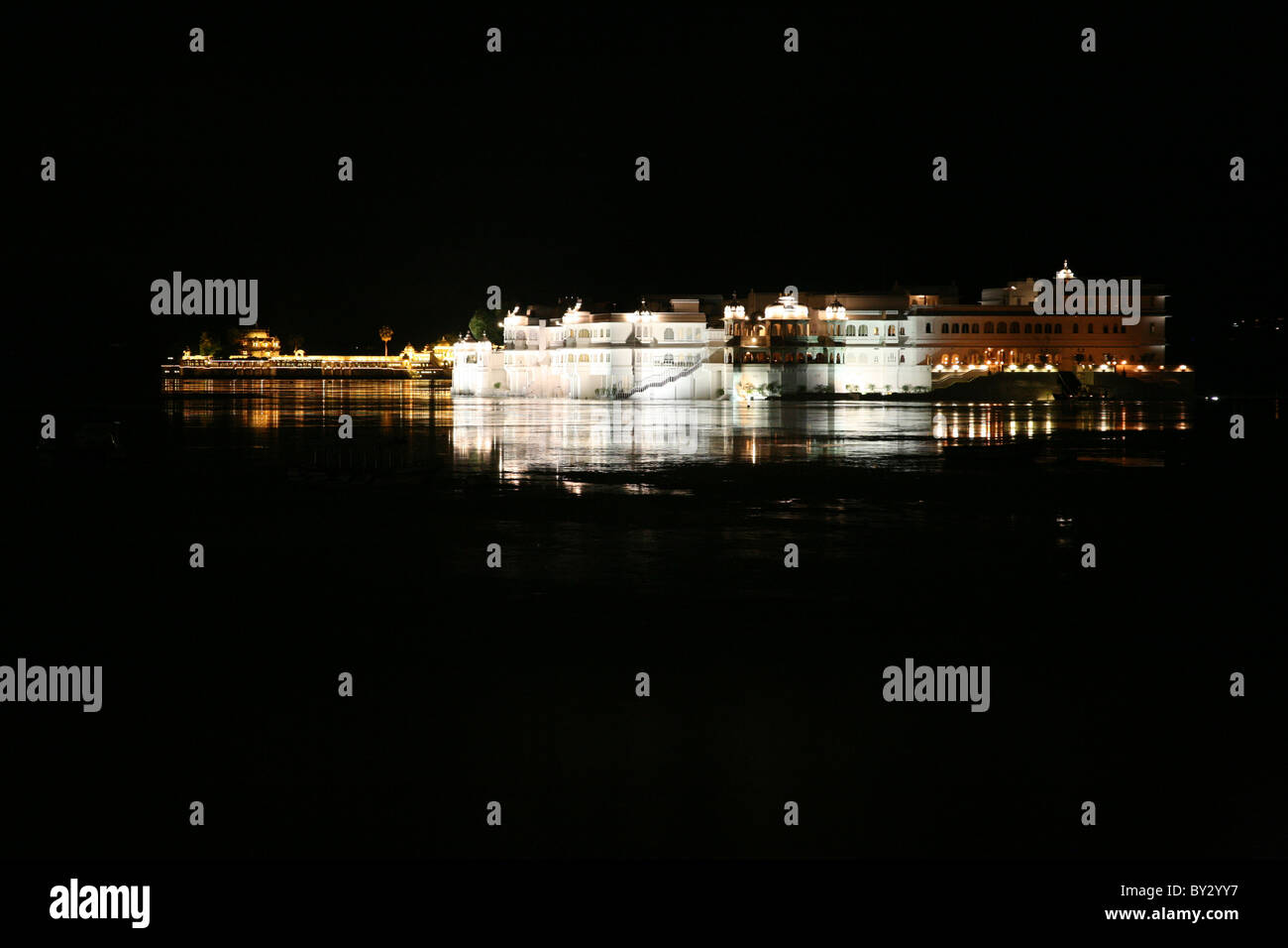 Night view of Lake Palace on Pichola Lake, Udaipur, Rajasthan Stock Photo