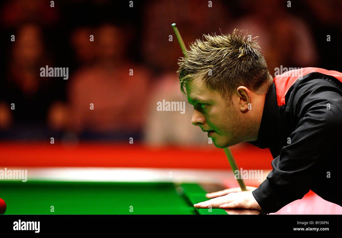 Masters Snooker S-fiianl 2011 Mark Allen (NI)  in action against Marco Fu (HK) Stock Photo