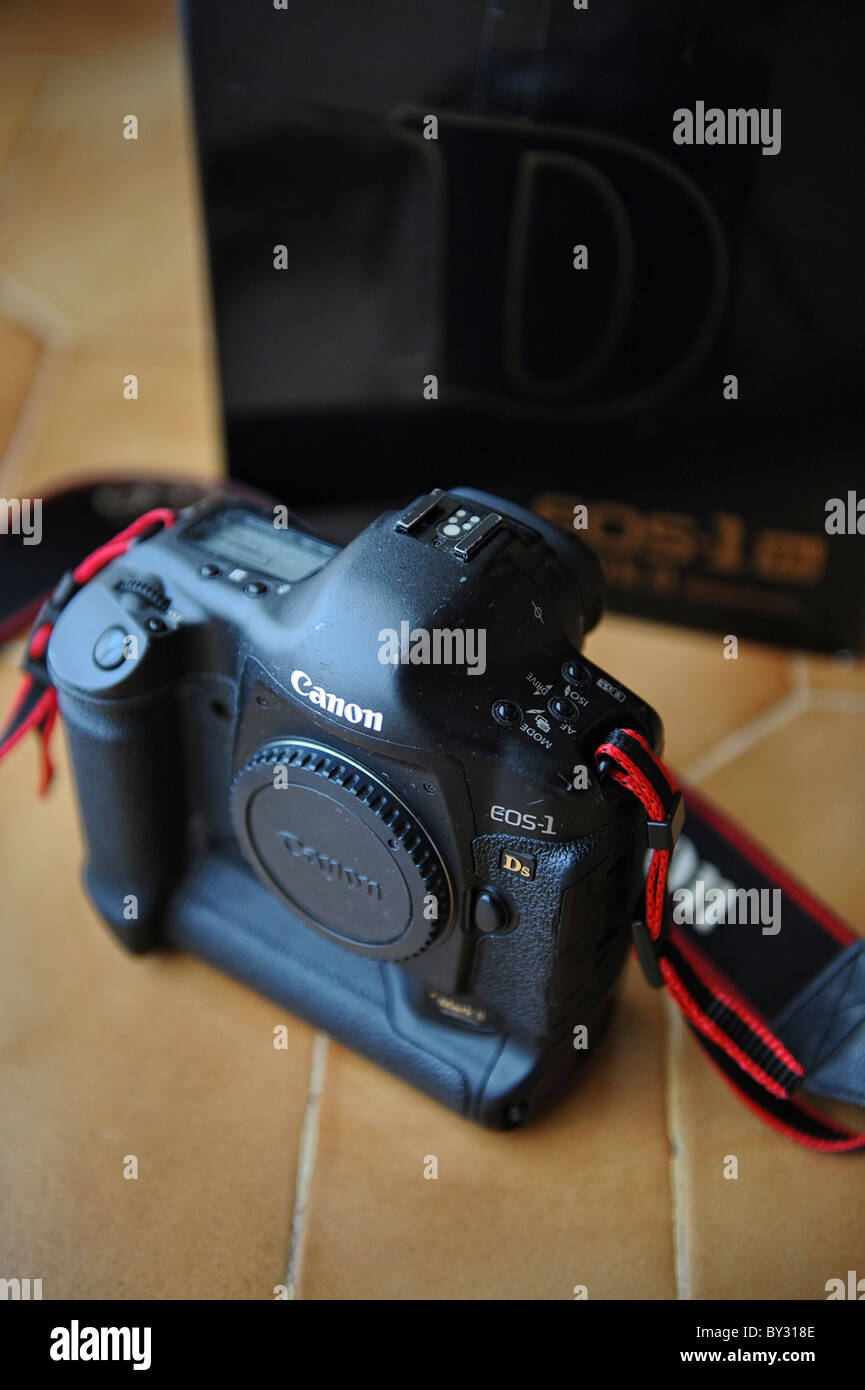 Canon digital camera hires stock photography and images Alamy