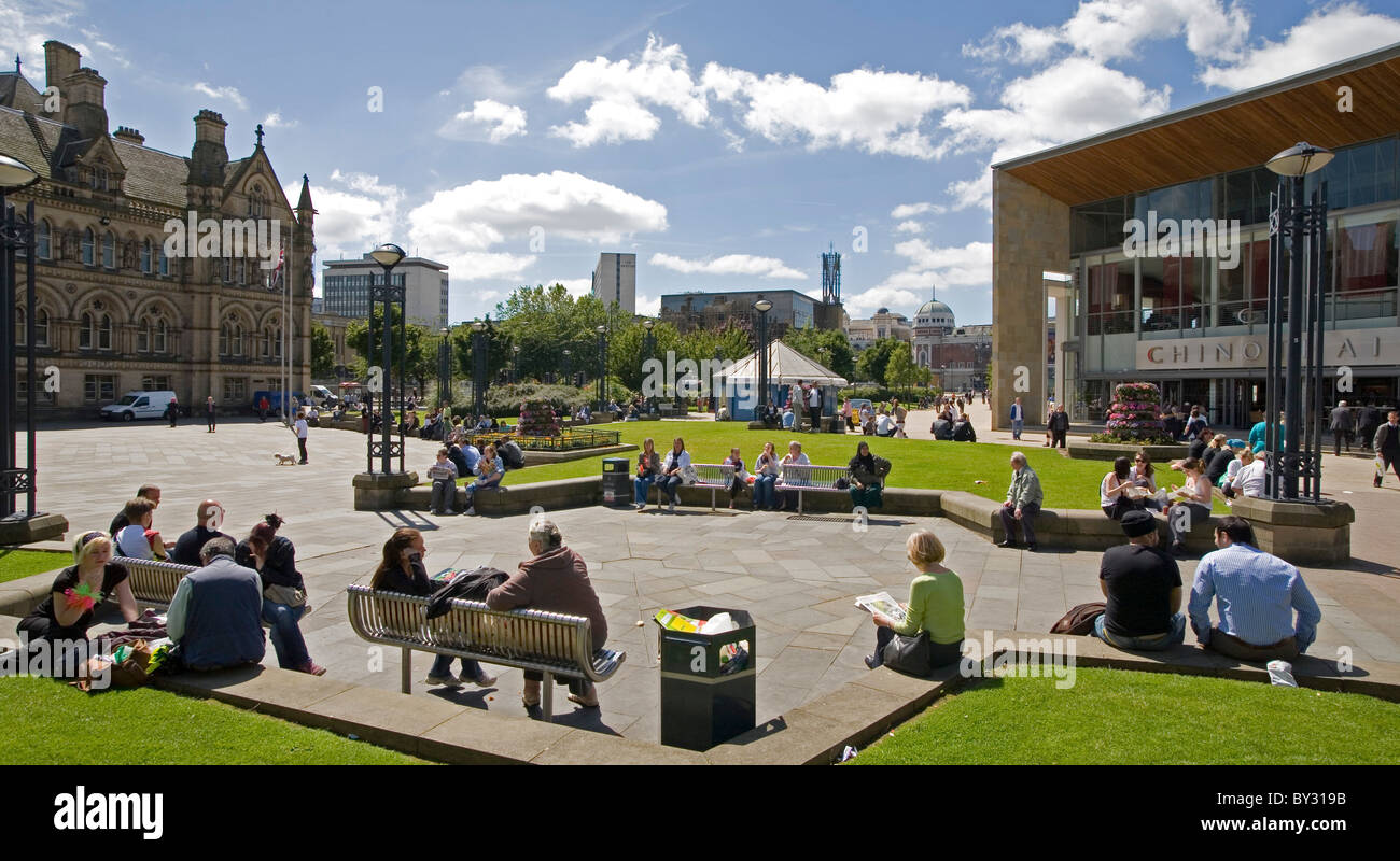 Bradford City Centre near Bradford Town Hall Stock Photo - Alamy