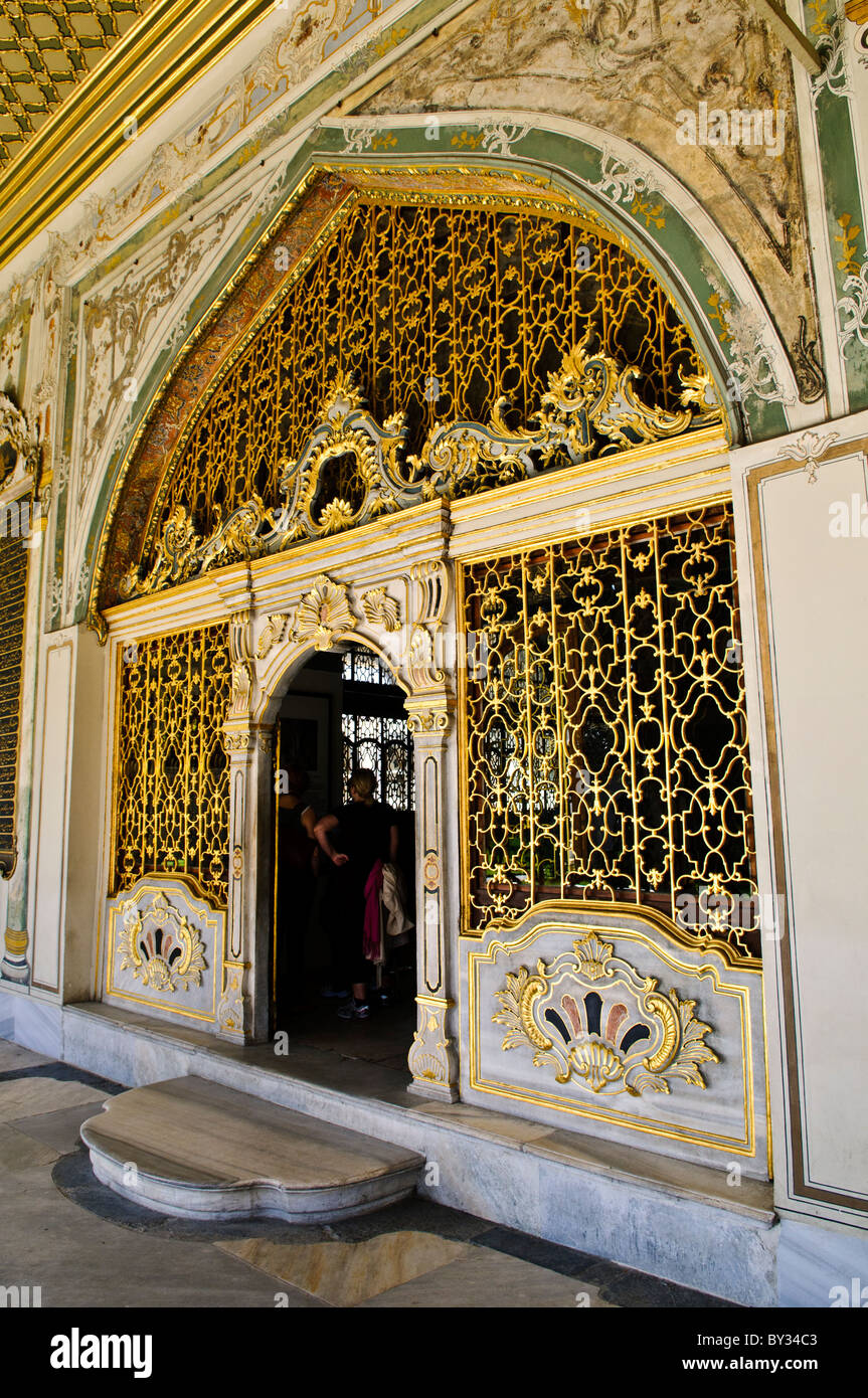 Topkapi Palace Imperial Council Entrance Istanbul Turkey // ISTANBUL, Turkey — Ornate decorations around the main exterior entrance of the Imperial Council building (in Turkish: Dîvân-ı Hümâyûn) inside the Topkapi Palace in Istanbul. This was the chamber in which the ministers of state, council ministers (Dîvân Heyeti), the Imperial Council, consisting of the Grand Vizier (Paşa Kapısı), viziers, and other leading officials of the Ottoman state, held meetings. It is also called Kubbealtı, which means 'under the dome', in reference to the dome in the council main hall. It is situated in the nort Stock Photo
