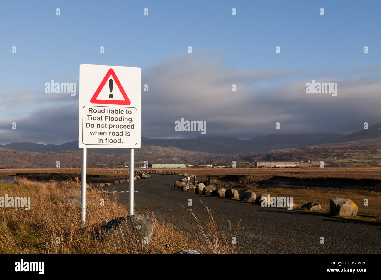 Welsh road sign hires stock photography and images Alamy