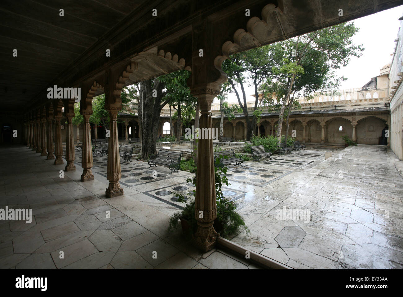 Inner garden courtyard Bari Mahal at the cream City Palace, Udaipur, Rajasthan Stock Photo