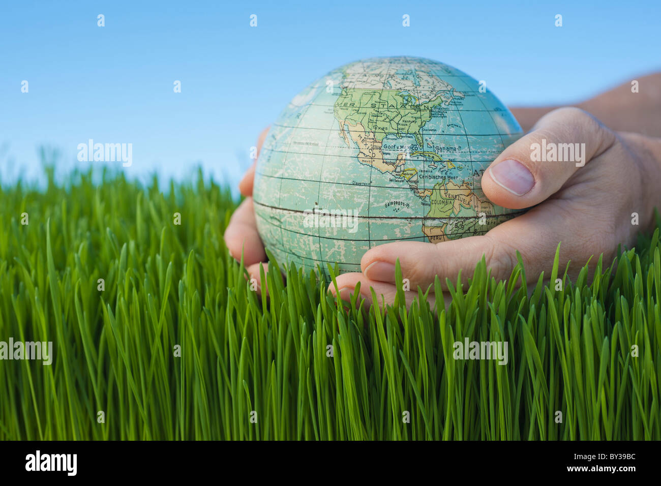 Cupped hands holding planet earth hi-res stock photography and images ...
