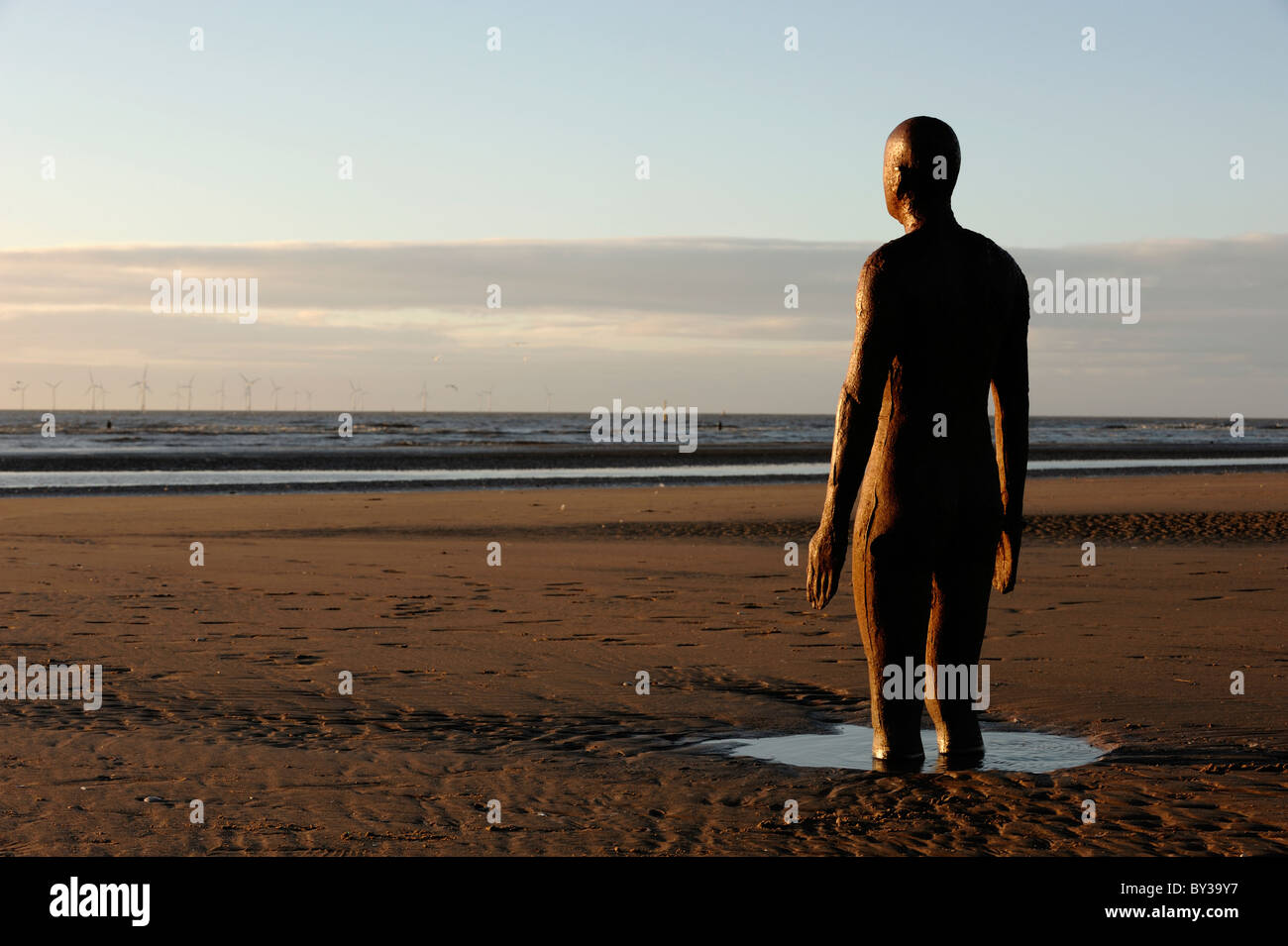 Antony Gormley statues on Crosby beach Stock Photo Alamy