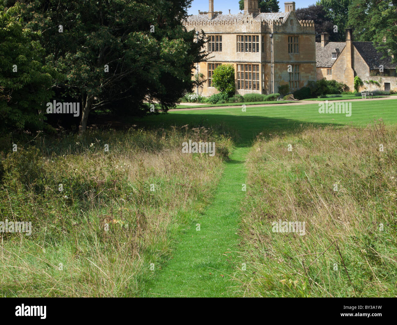 cotswold way footpath stanway cotswolds Stock Photo Alamy