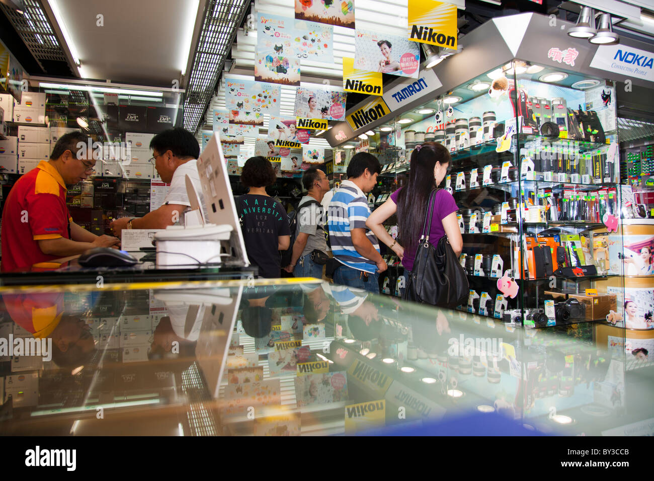 Sai Yeung Choi Street Mong Kok Kowloon Hong Kong, customers looking at