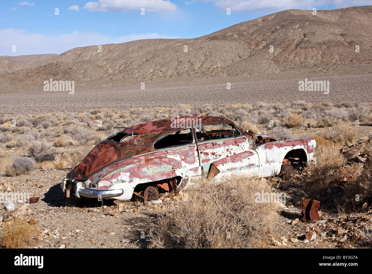 Abandoned car park desert hi-res stock photography and images - Alamy