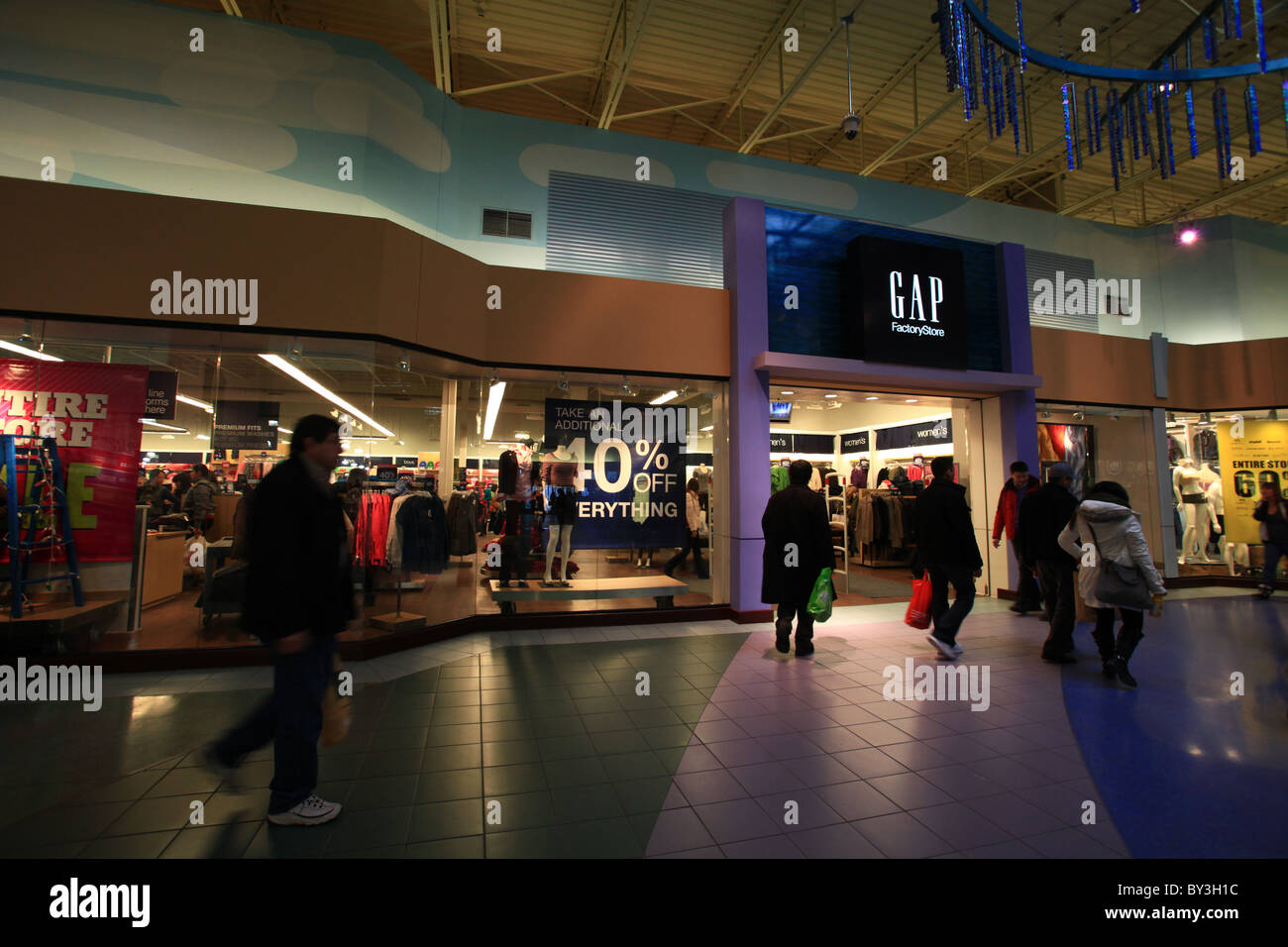 zara store in vaughan mills