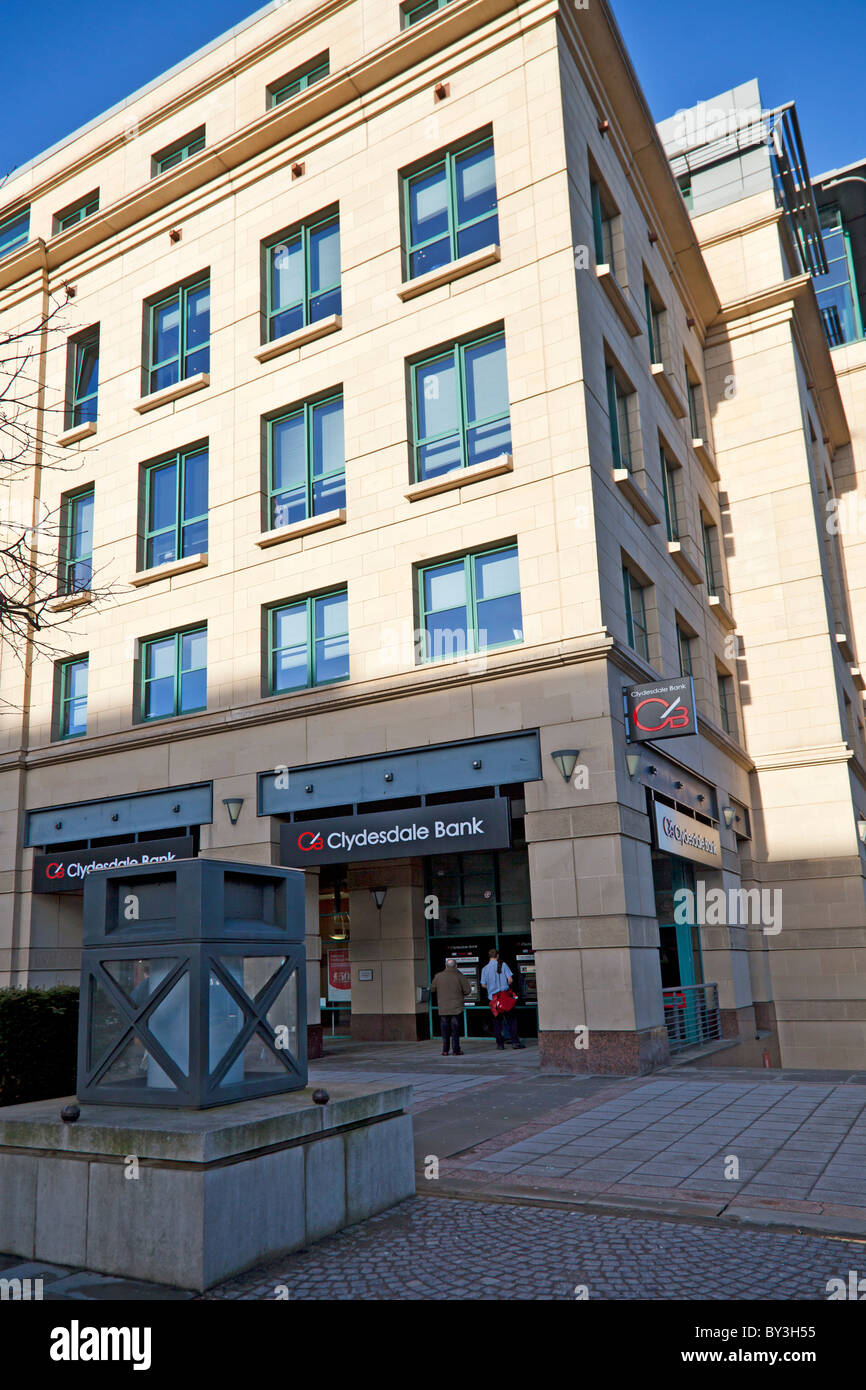 Two men at a Clydesdale Bank ATM, Clydesdale Bank Plaza, Lothian Road, Edinburgh Stock Photo Alamy