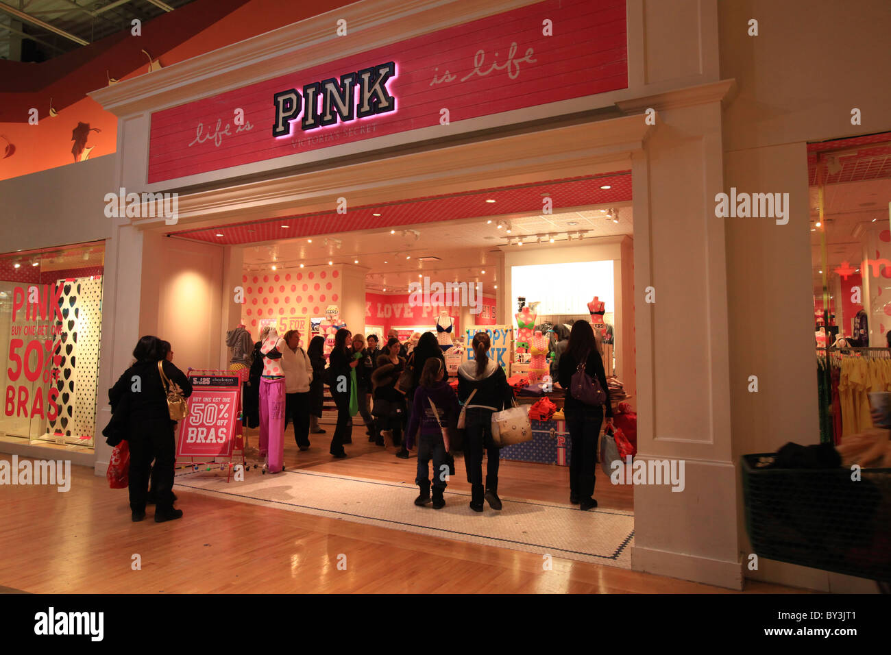 Victoria&#39;s secret Pink women&#39;s clothing outlet store in Vaughan Mills Stock Photo - Alamy