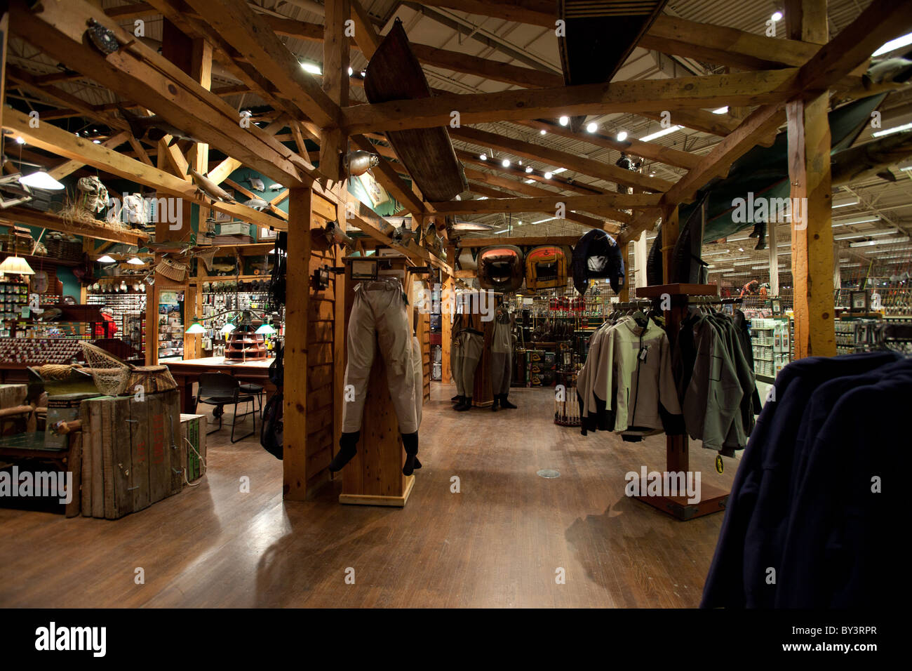 Hunting store hi-res stock photography and images - Alamy