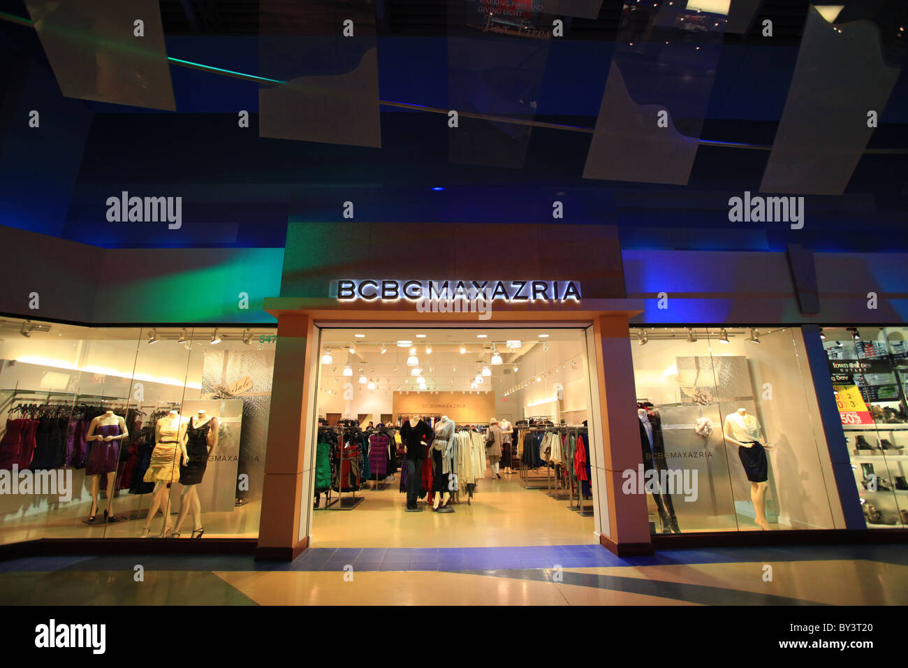 Bcbg store hi-res stock photography and images - Alamy