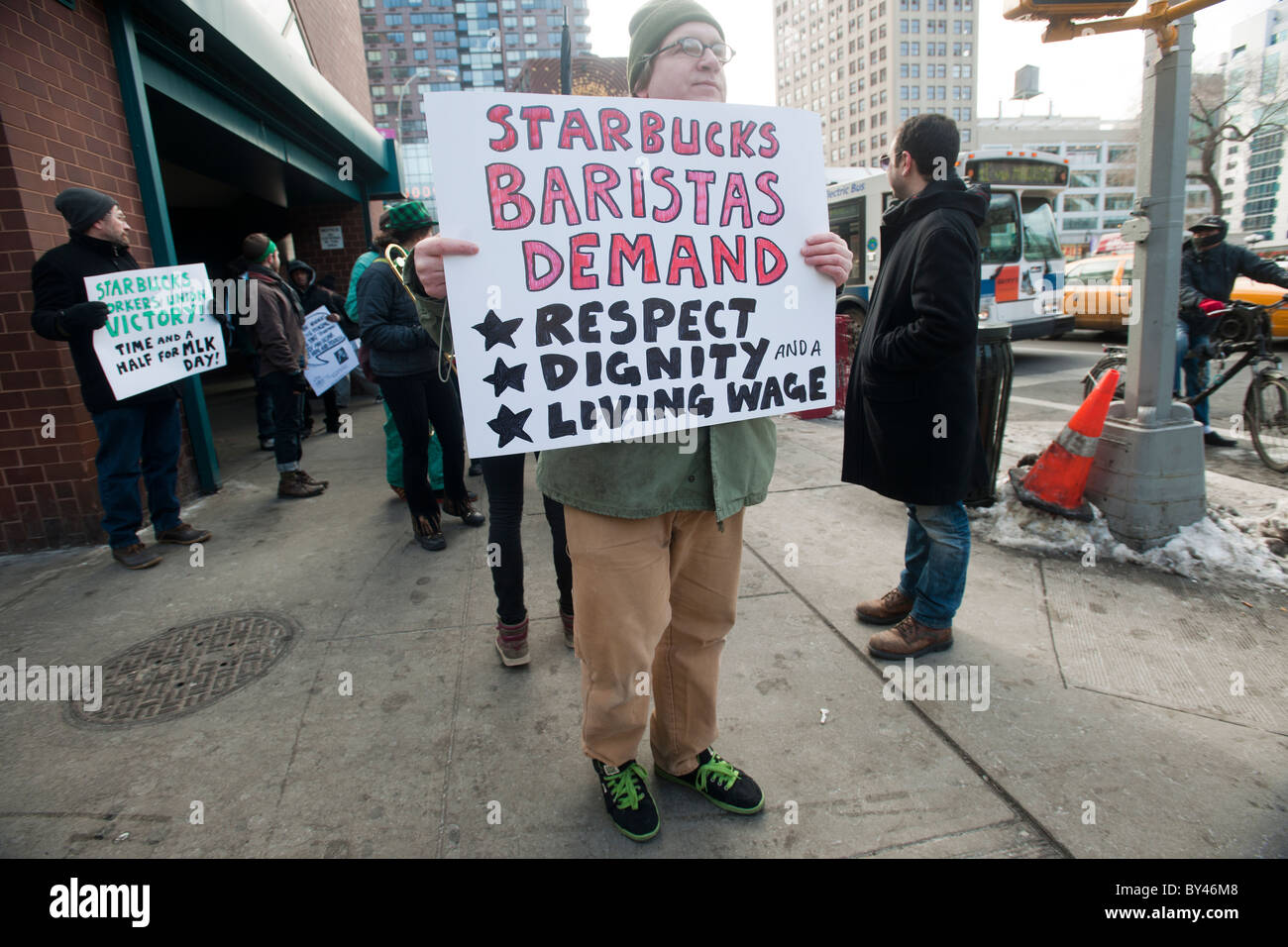 Starbucks workers and supporters protest Starbucks' alleged anti-union activity in New York Stock Photo