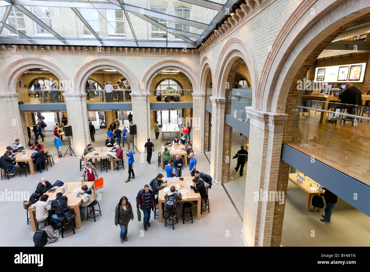 Apple Store Covent Garden Biggest Apple Shop Around The World