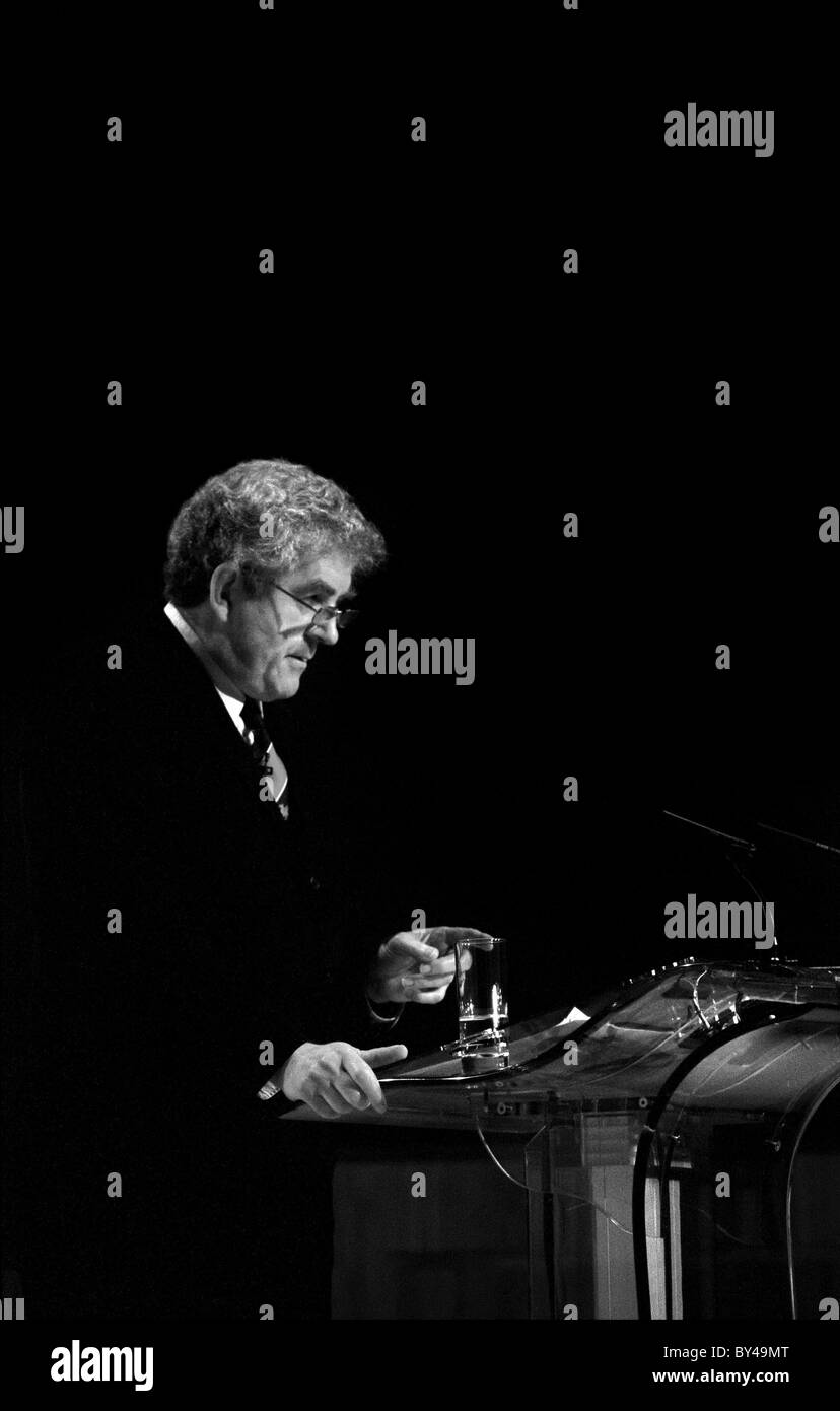 RHODRI MORGAN SPEAKING AT THE LABOUR PARTY CONFERENCE IN WALES. Stock Photo