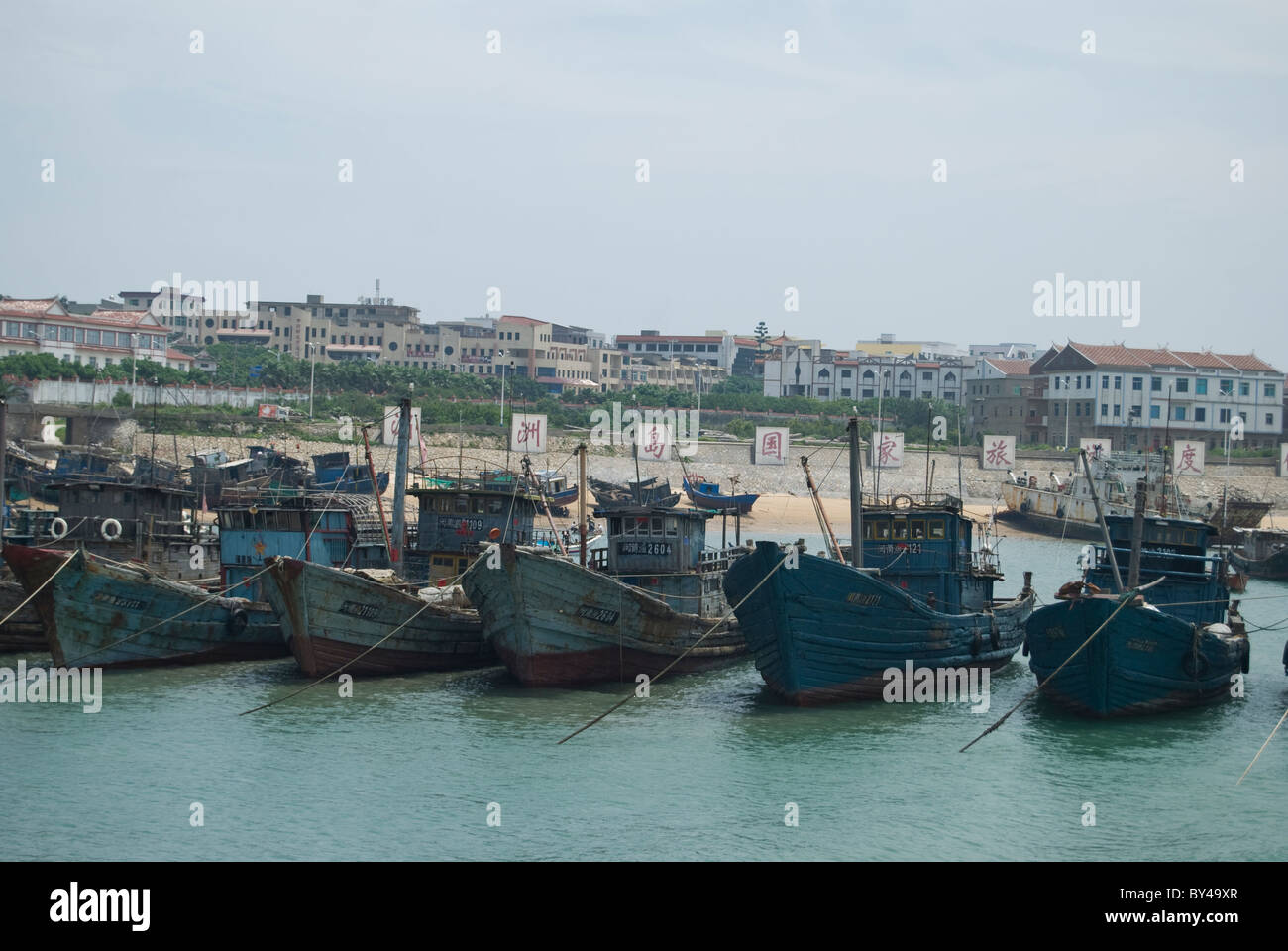 Chinese fishing boat hi-res stock photography and images - Alamy