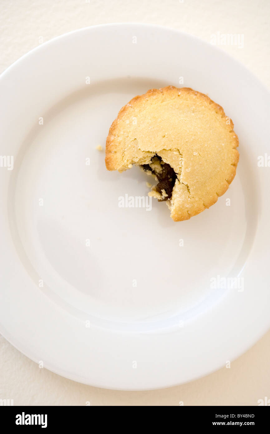 Plate of mince pies cut hi-res stock photography and images - Alamy