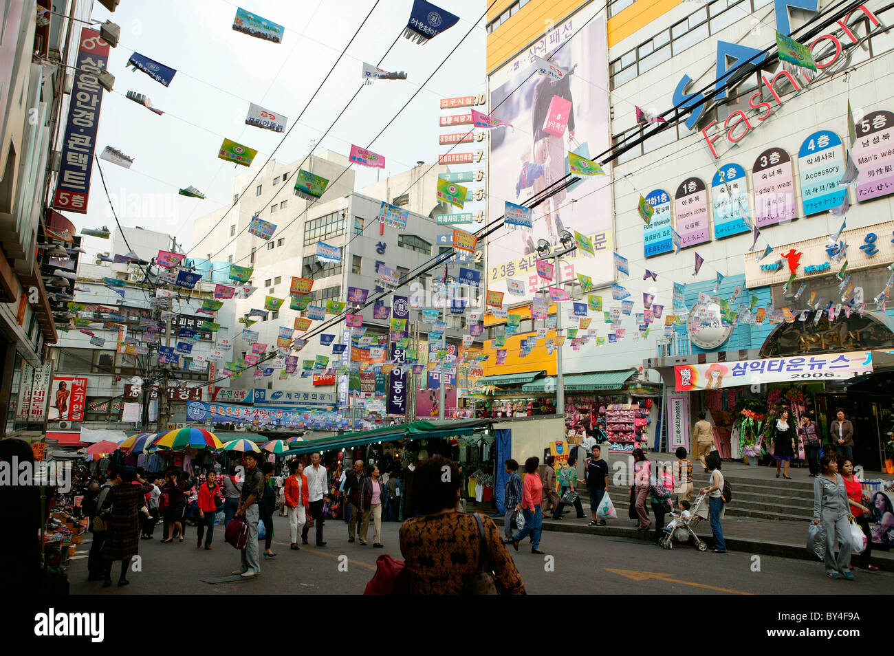 Seoul south korea street hi-res stock photography and images - Alamy