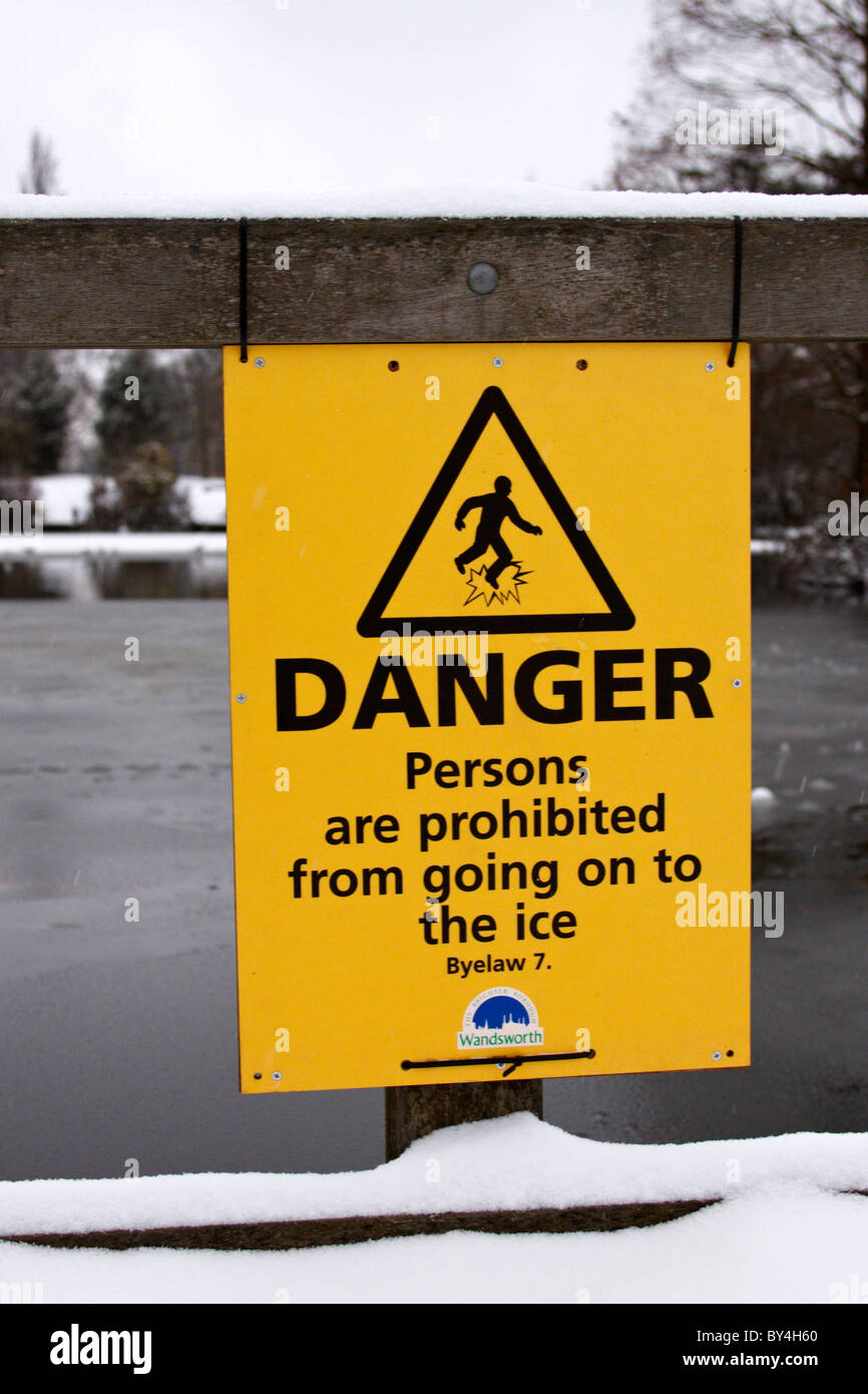 Sign warning of dangerous ice Stock Photo Alamy