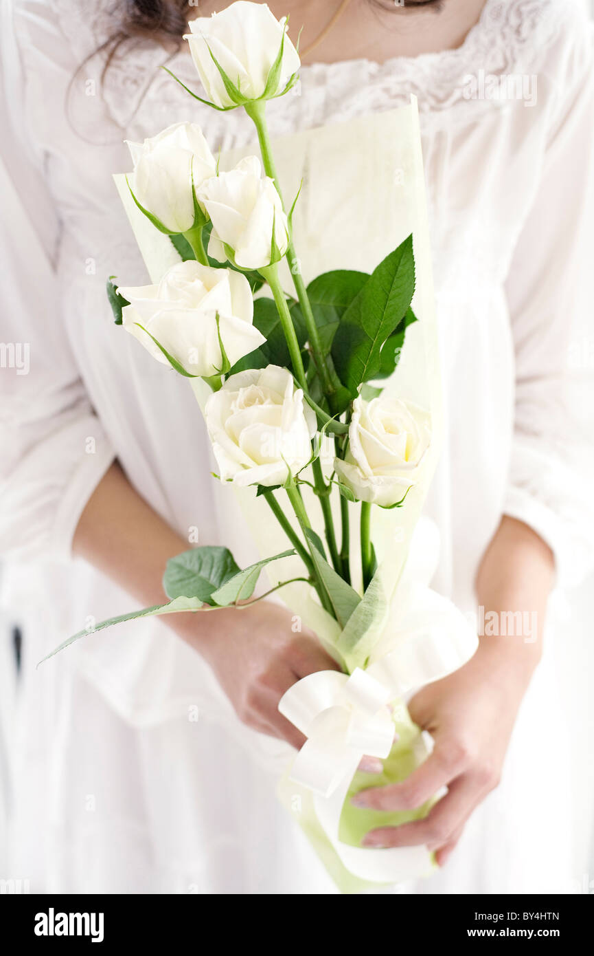 Woman holding a bouquet of white roses Stock Photo - Alamy