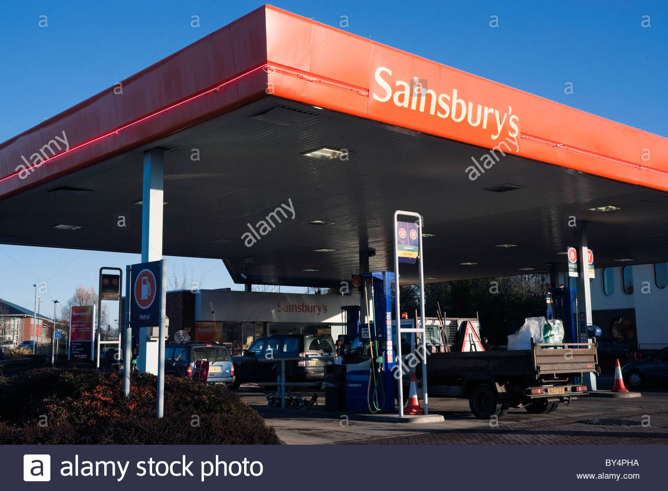 Petrol Station Forecourt Stock Photos & Petrol Station Forecourt Stock