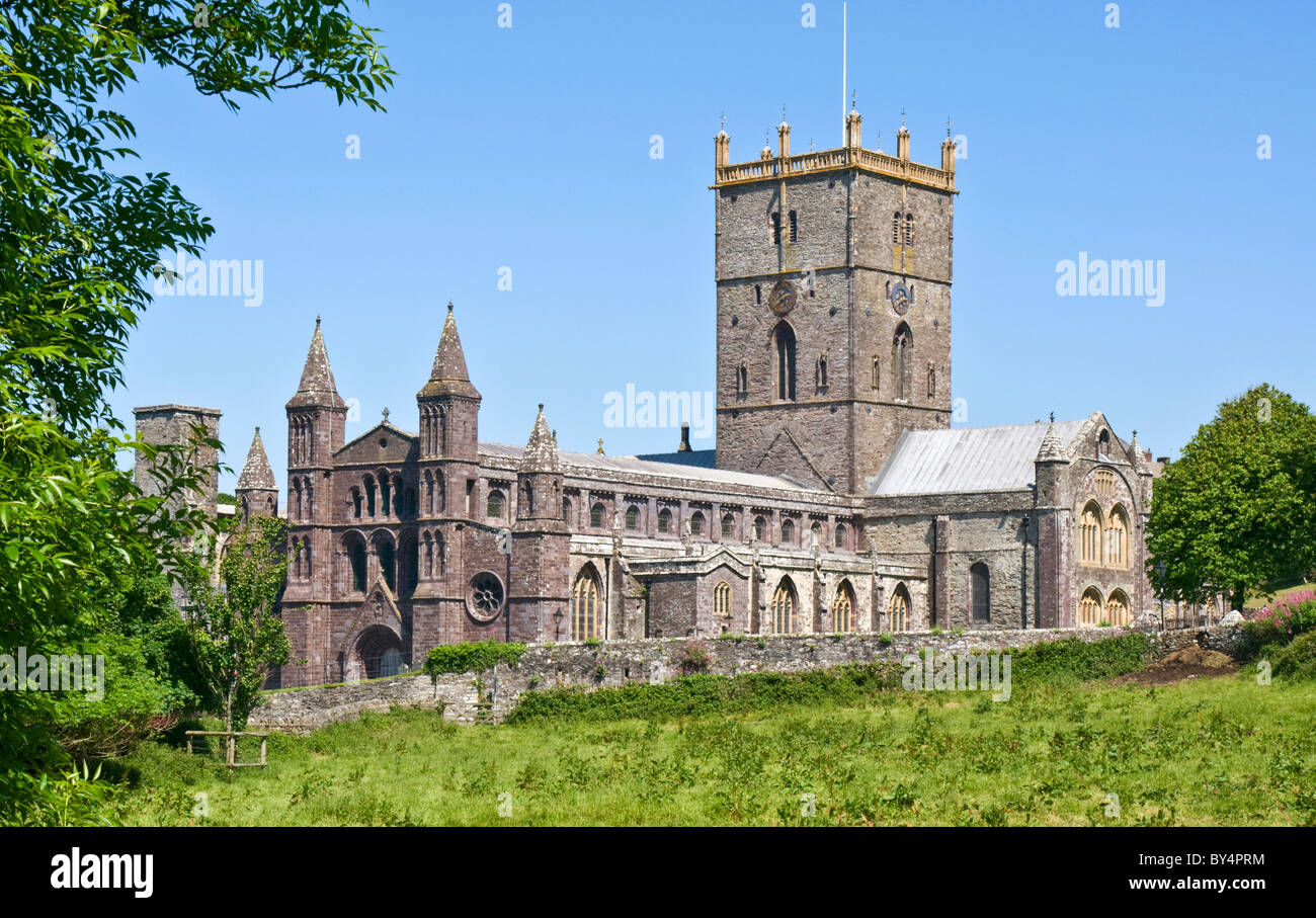 Saint davids church hi-res stock photography and images - Alamy