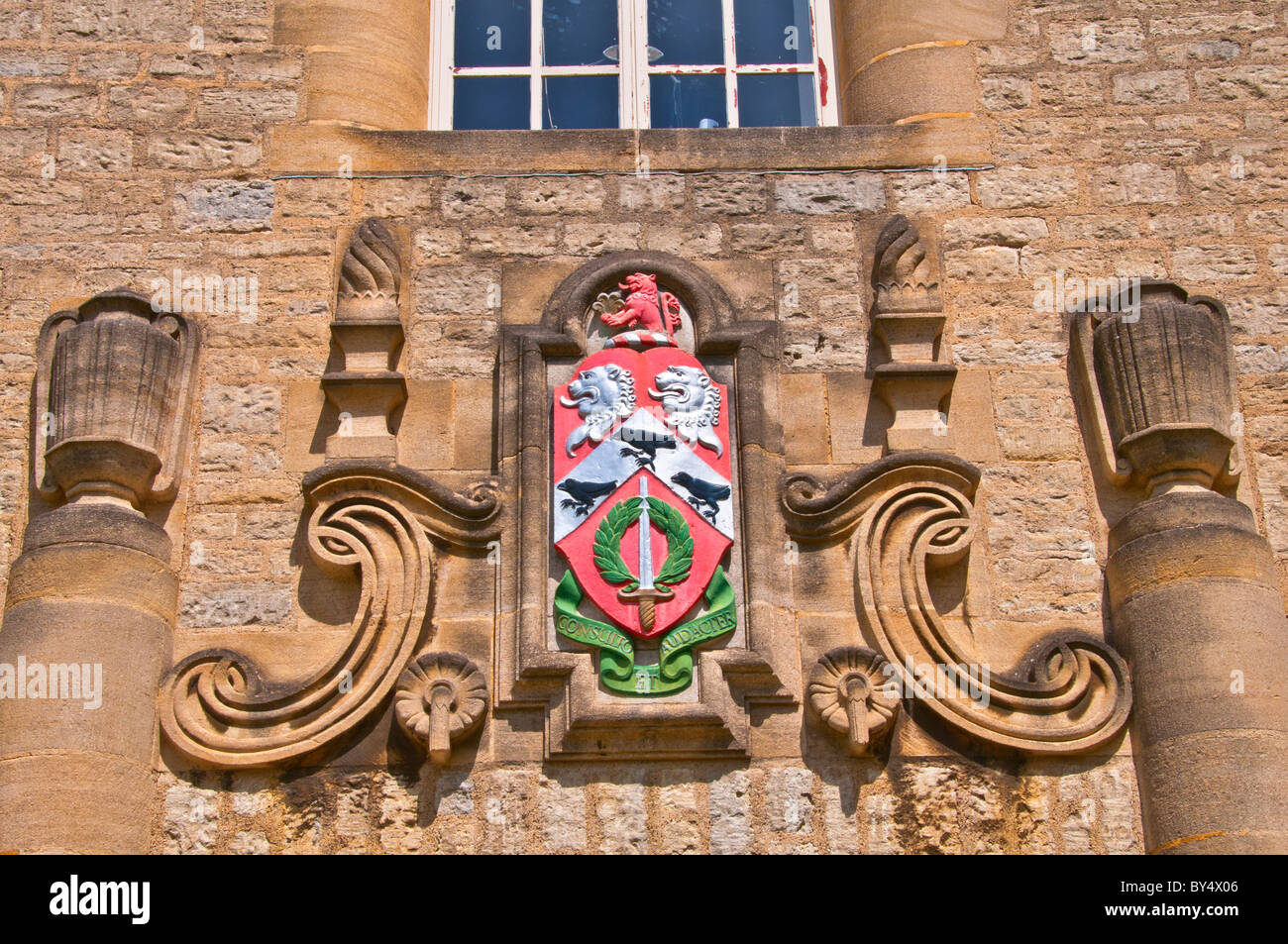 Entrance to St. Anne College, Oxford with Coat of arms on Hartland House St. Anne's College Stock Photo