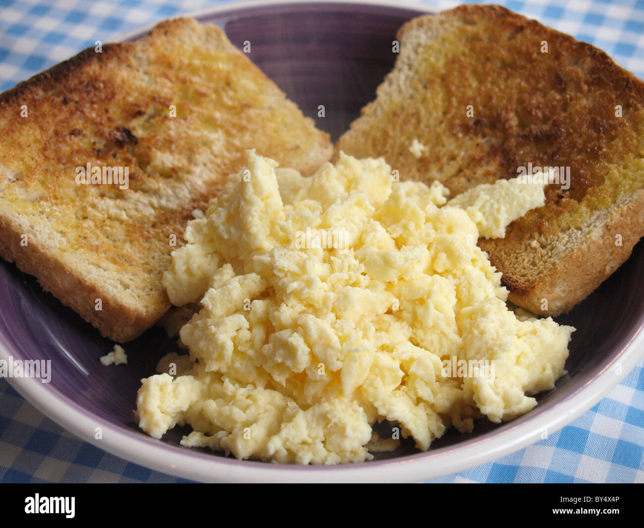 2 scrambled eggs hi-res stock photography and images - Alamy