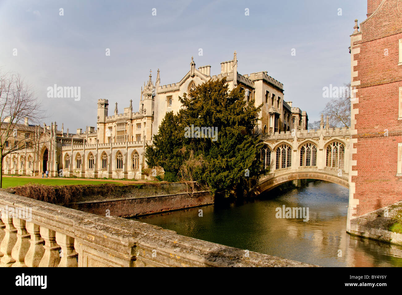 Bridge of Sighs in Cambridge with view on the backs, i. e. banks of the river Cam Stock Photo