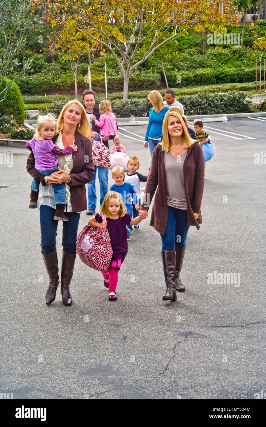Parents and students arrive at a suburban Southern California preschool. MODEL RELEASE Stock Photo