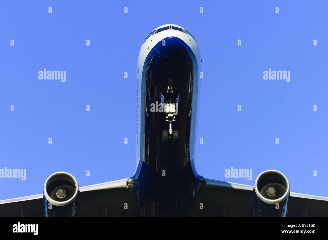 Boeing 757 hi-res stock photography and images - Alamy