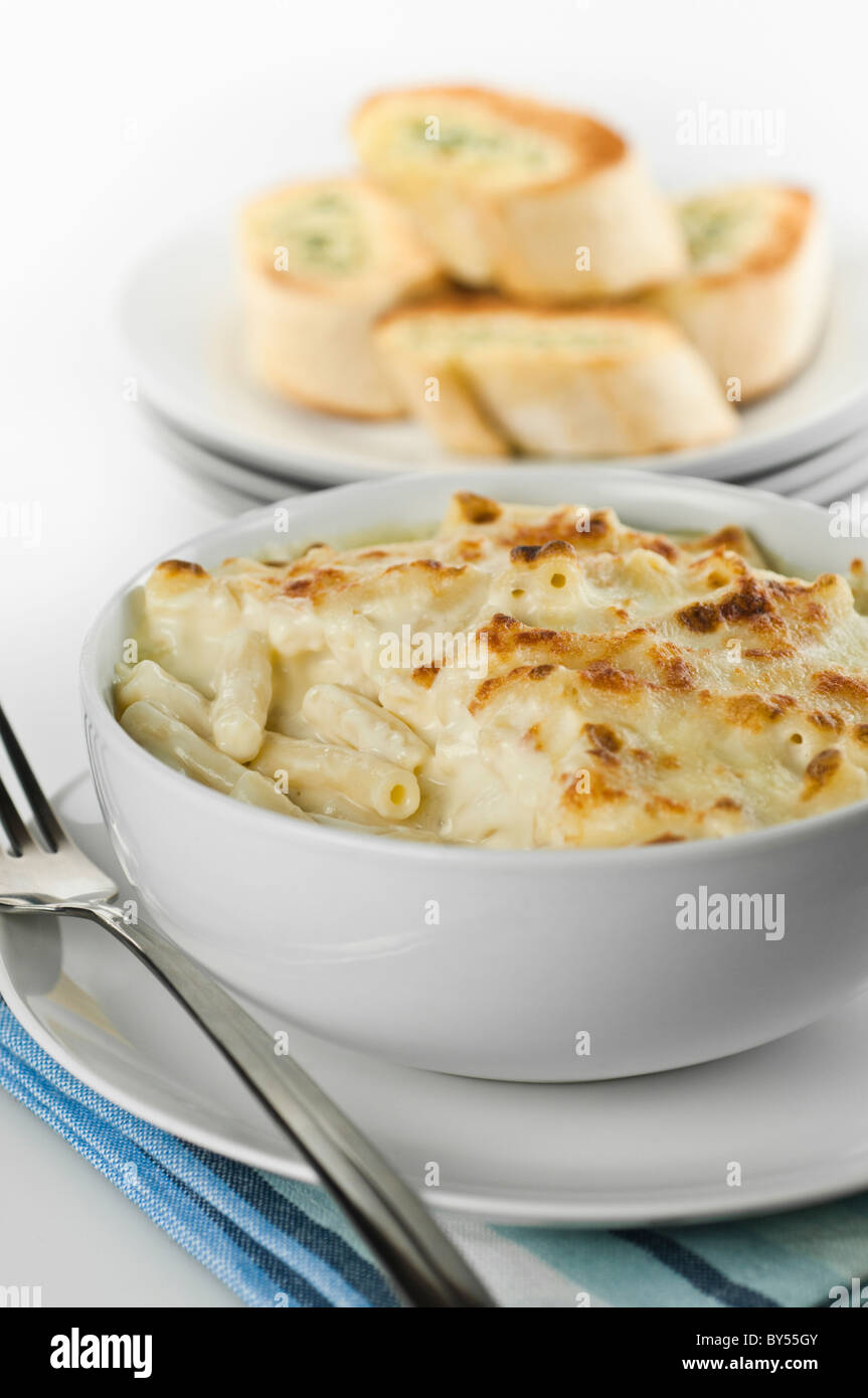Macaroni cheese with garlic bread Stock Photo Alamy