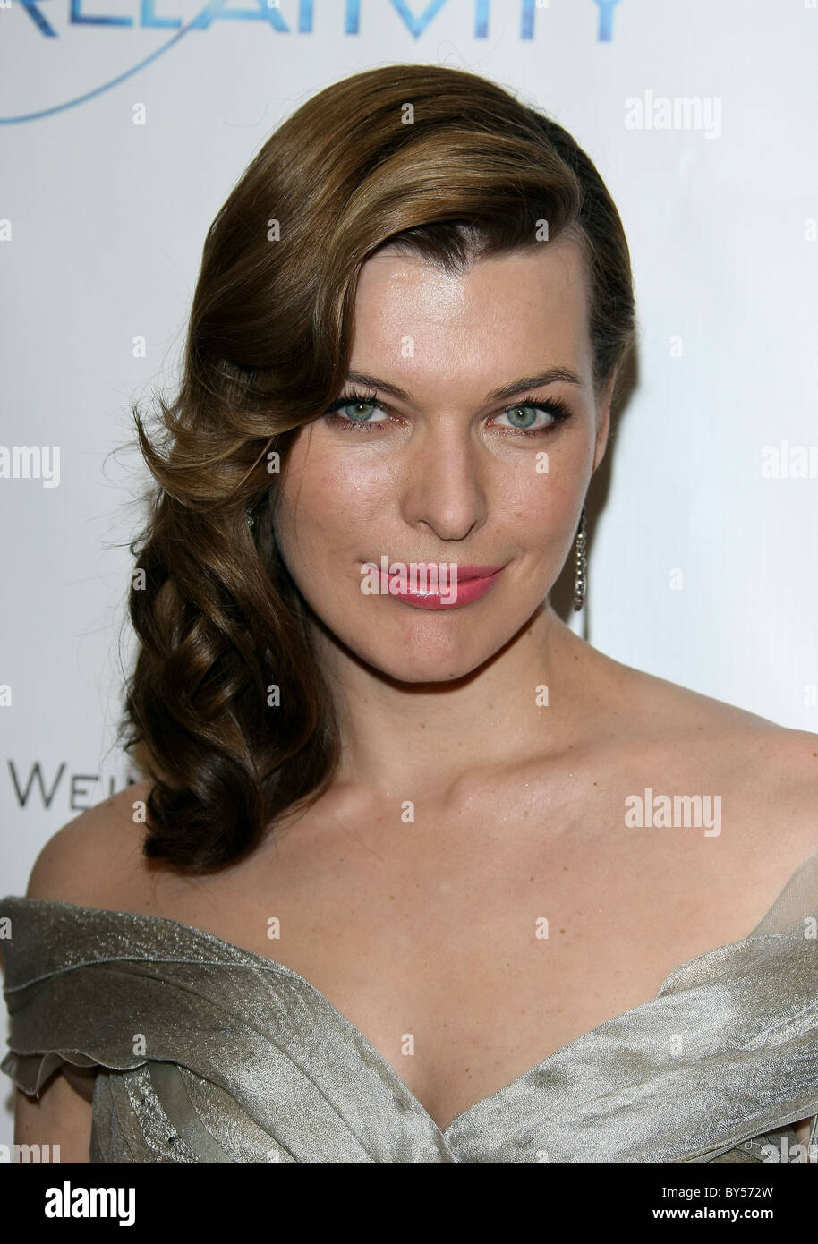 MILLA JOVOVICH RELATIVITY MEDIA AND THE WEINSTEIN COMPANY 2011 GOLDEN GLOBES AFTER PARTY BEVERLY HILLS LOS ANGELES CALIFORNIA Stock Photo