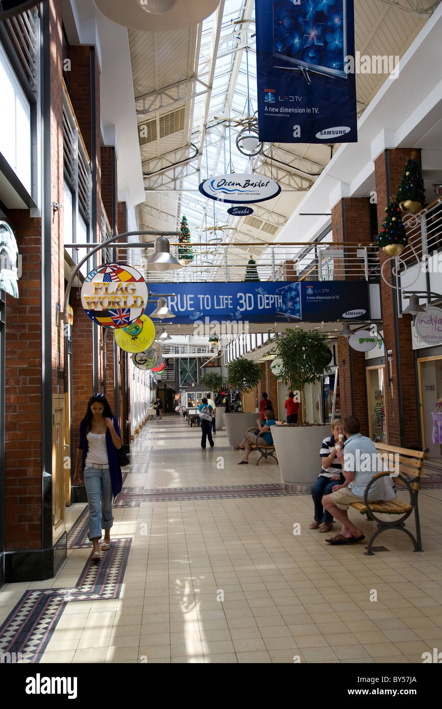 Waterfront shopping mall in Cape Town Stock Photo Alamy