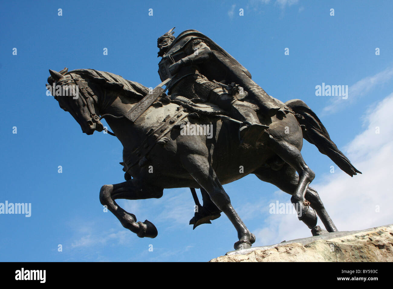 albania-tirane-tirana-equestrian-statue-of-george-castriot-skanderbeg