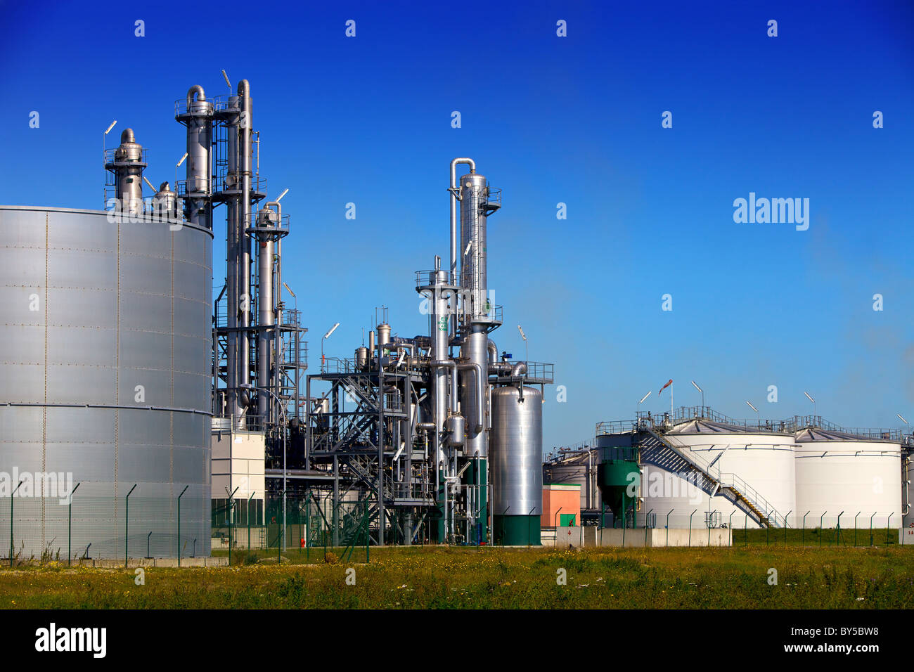 A chemical refinery or industrial installation for refining oil/chemicals/plastics Stock Photo