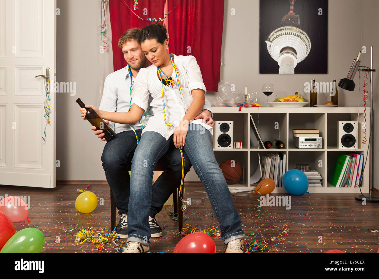 Woman sitting on man lap hi-res stock photography and images - Alamy