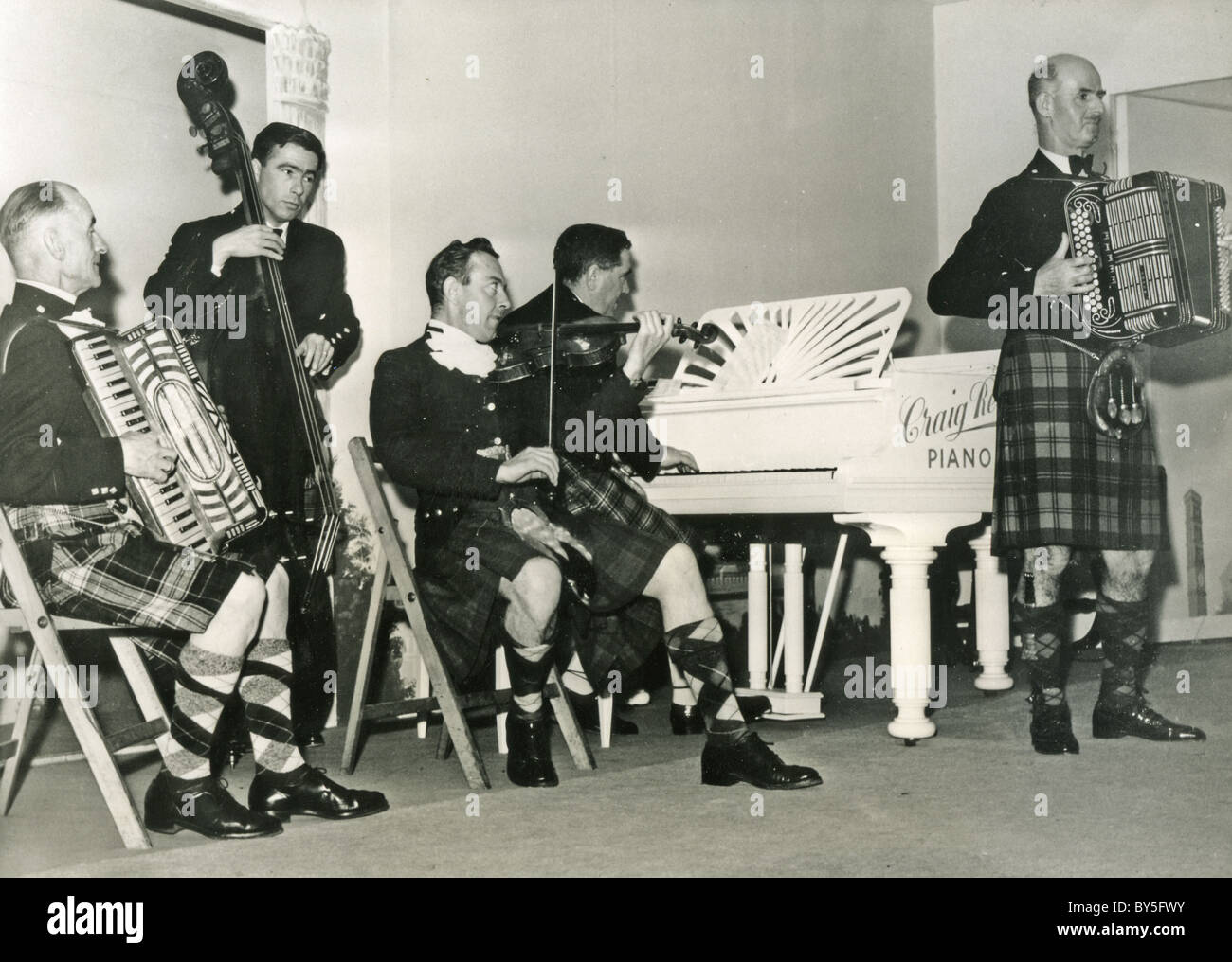 jimmy-shand-band-uk-group-who-had-a-1955-hit-with-bluebell-polka-here-BY5FWY.jpg