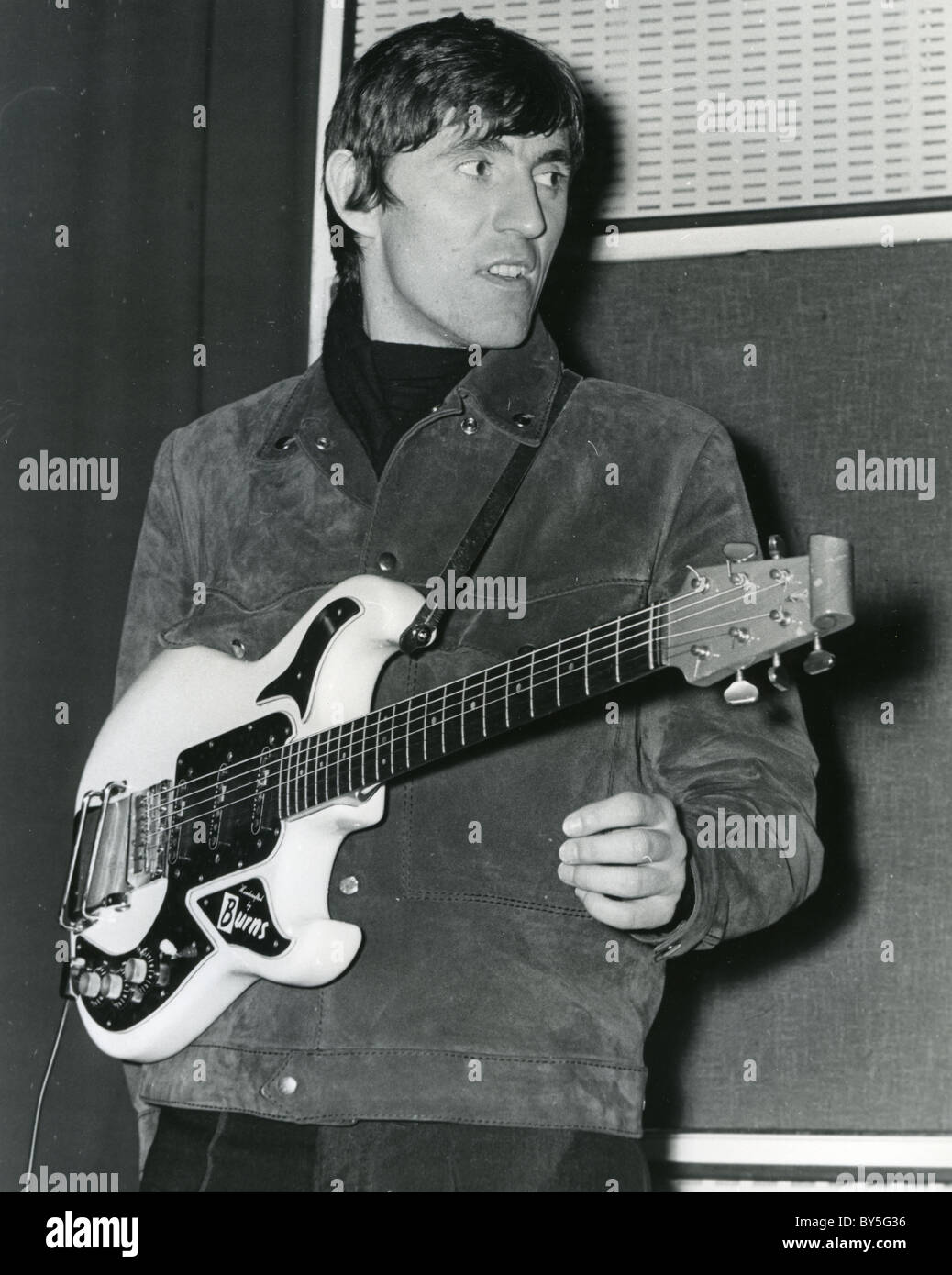SHADOWS bass guitarist in February 1968 Stock Photo
