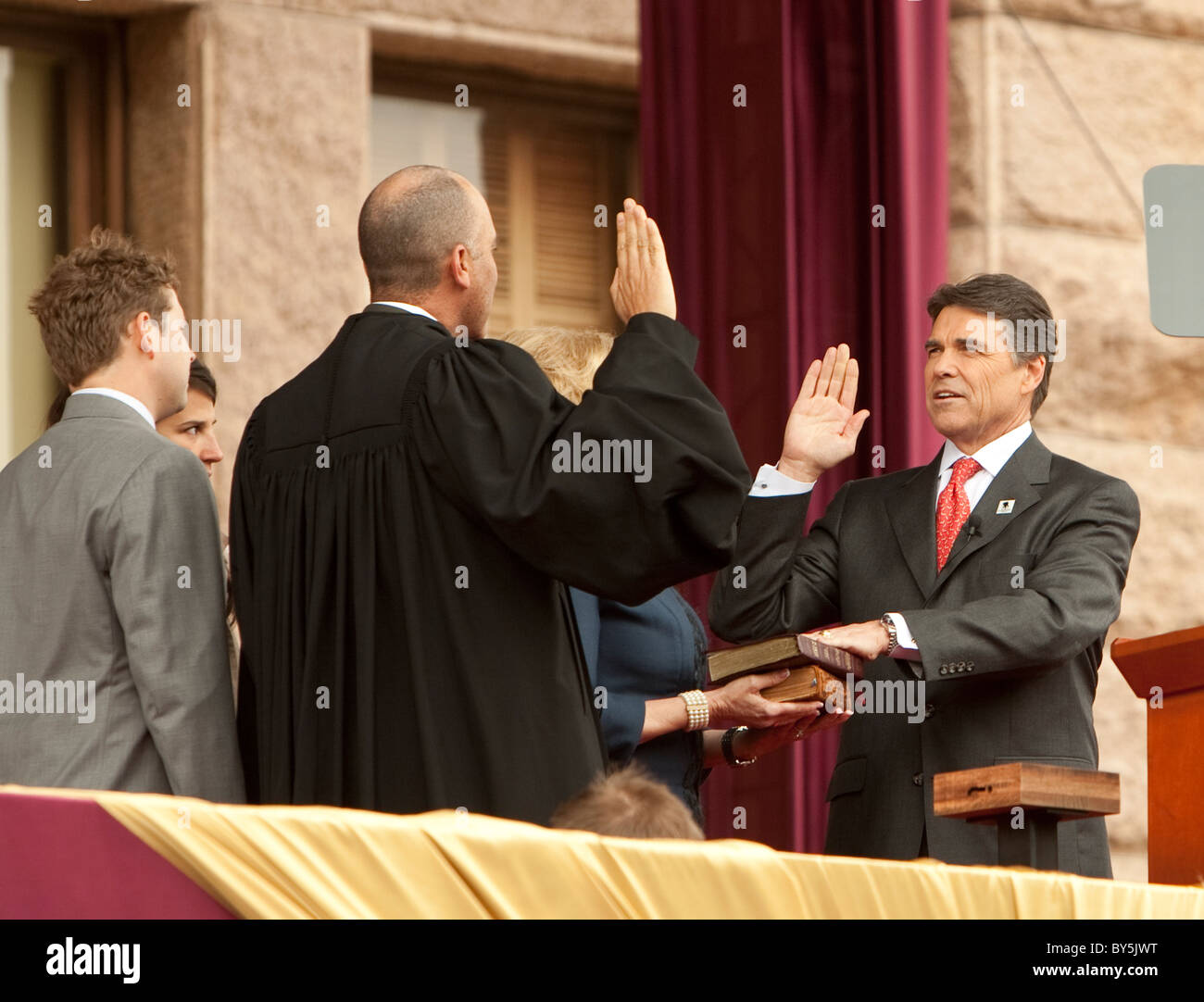 Chief Justice Wallace Jefferson swearsin Texas Governor Rick Perry at