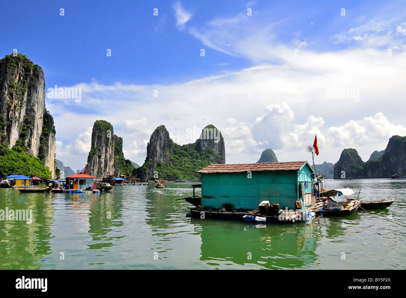 Floating halong house bay vietnam hires stock photography and images