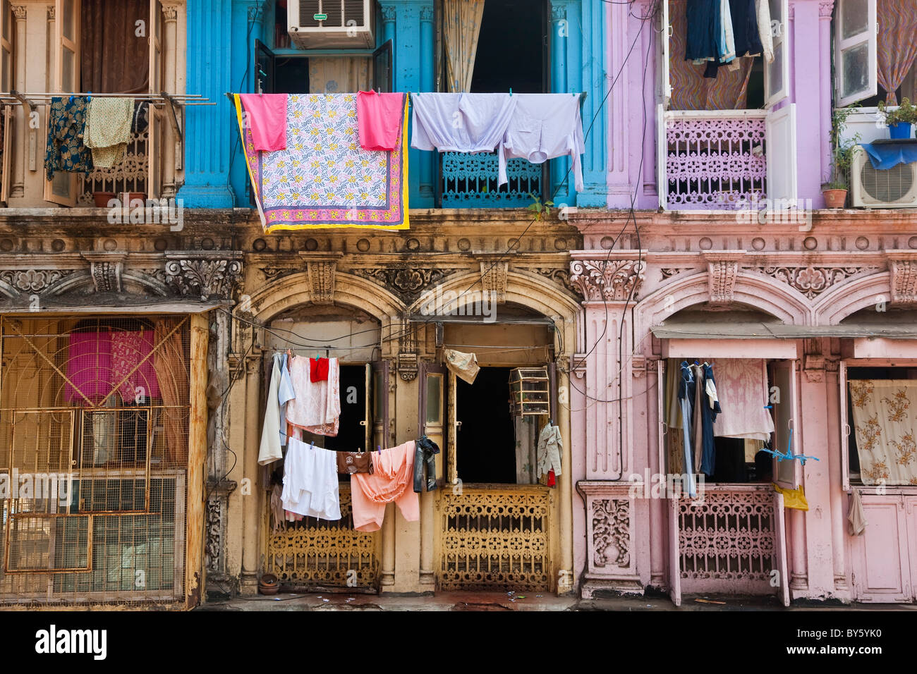 Washing drying outside flats, Mumbai (Bombay), India Stock Photo